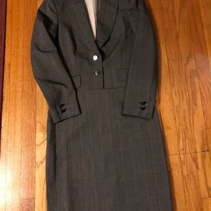 Ann Klein size 6 suit
